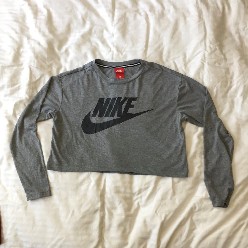 Nike crop top long sleeve tee